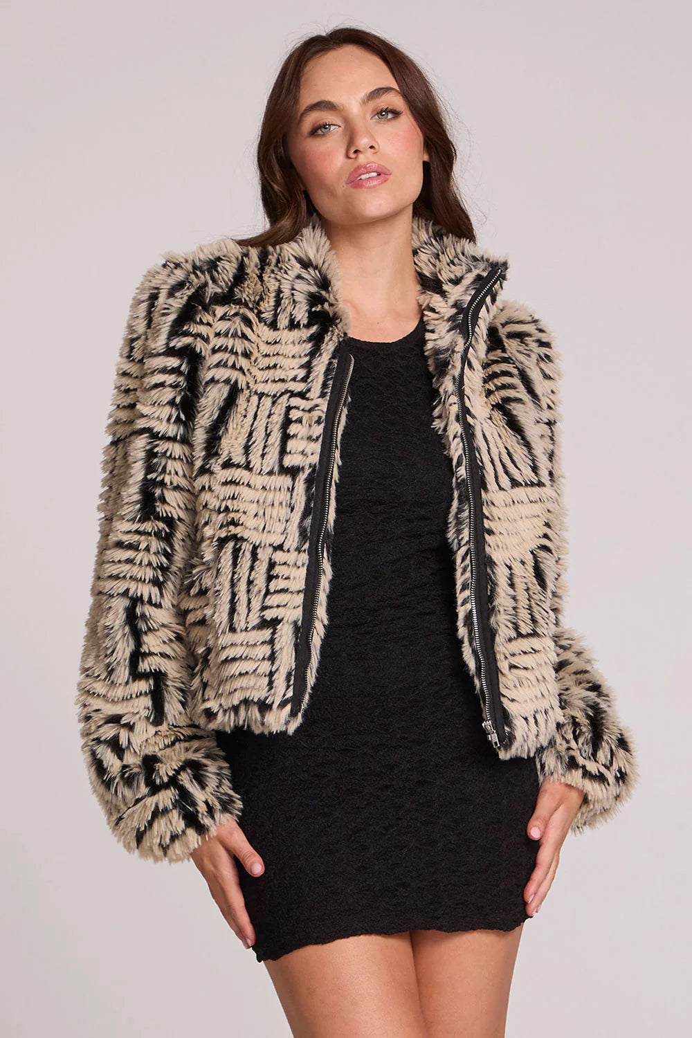 CW8476-GWLF Faux Fur
