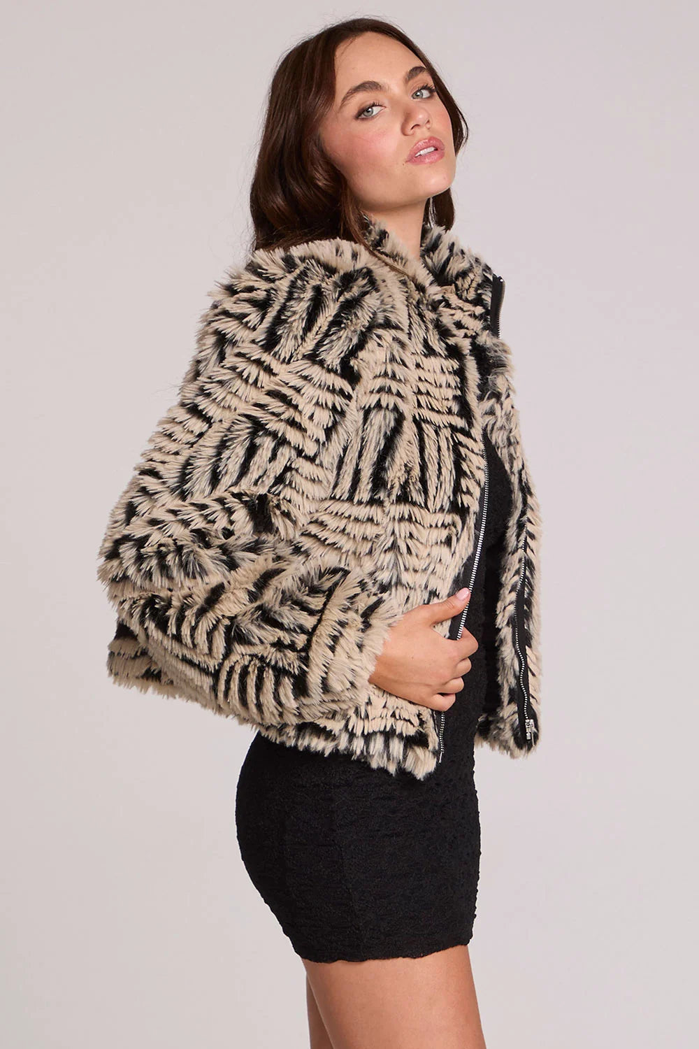 CW8476-GWLF Faux Fur