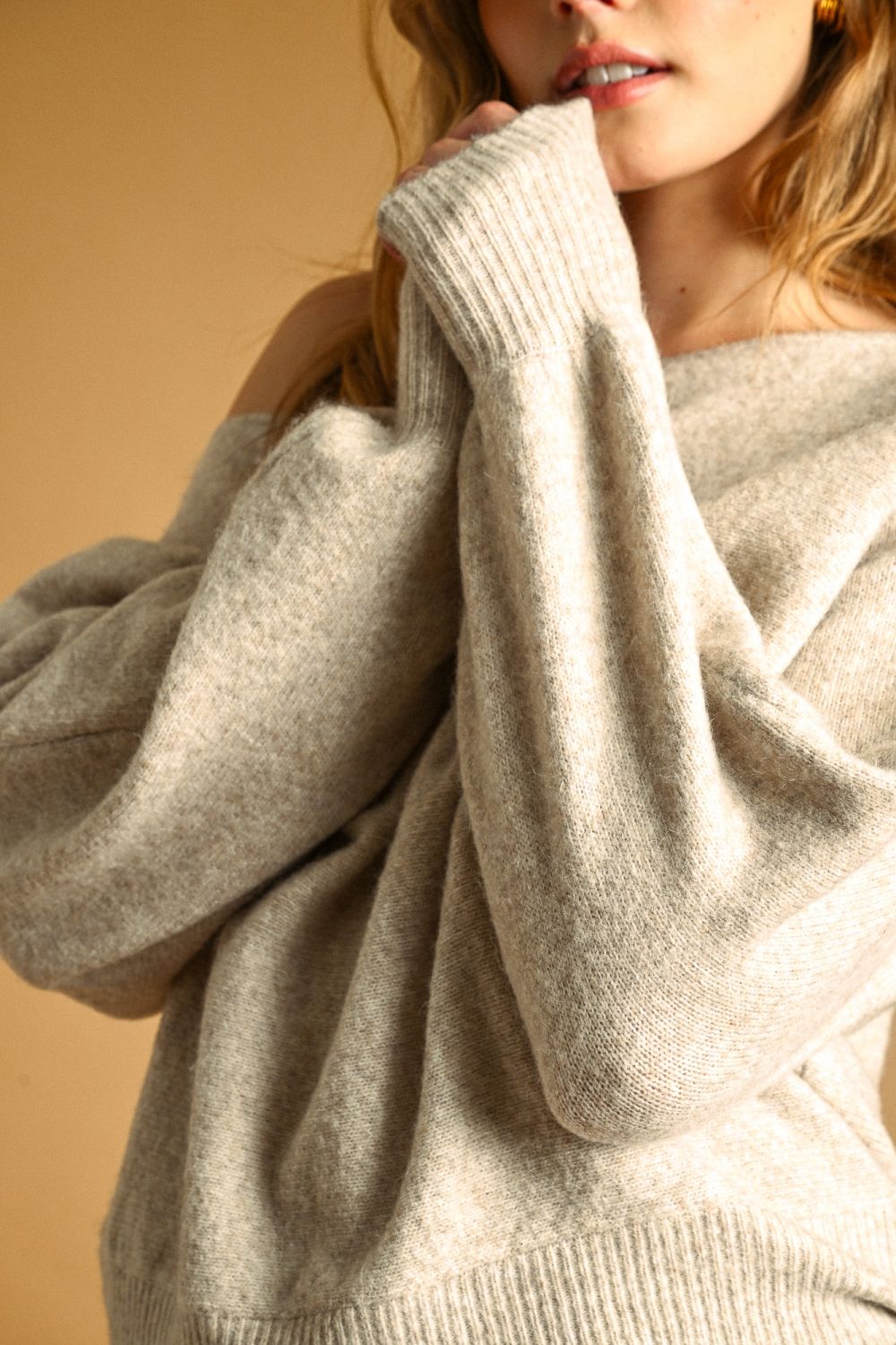 MM716T23 Boat Neck Sweater